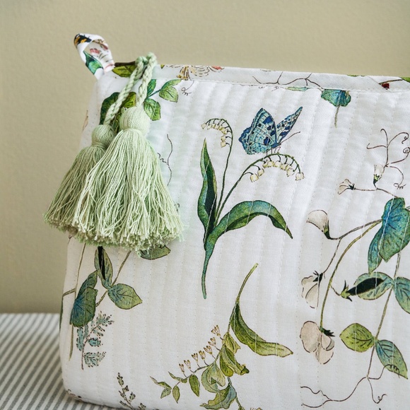 New Wild Floral Cotton Quilted Makeup Bag w/ Tassels - Picture 2 of 5